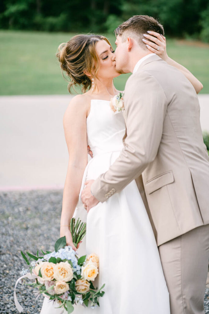Bride and Groom kissing and dipping st. louis wedding photographer