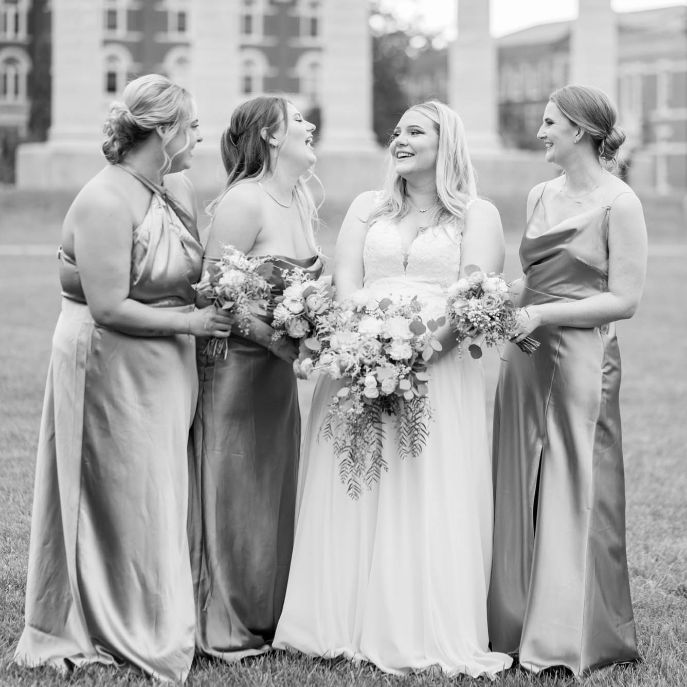 Columbia Missouri wedding photographer at the Columns