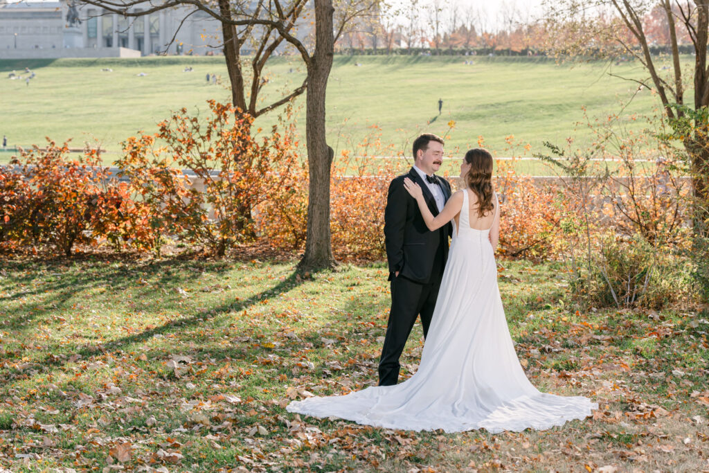 St Louis Forest Park Grand Basin fall wedding photo