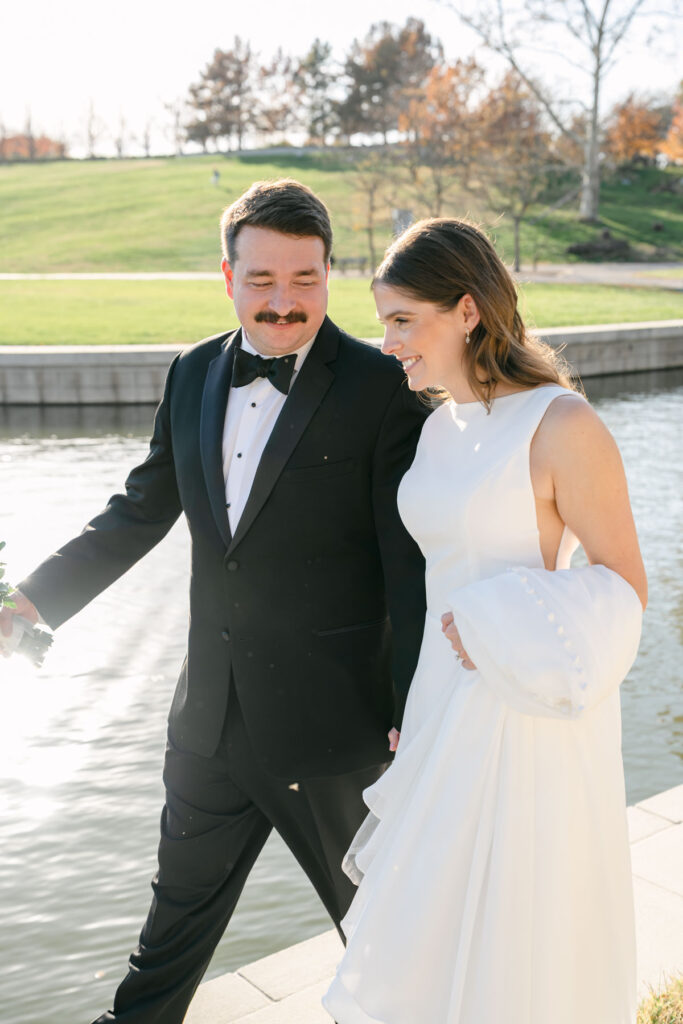 St Louis Forest Park Grand Basin fall wedding photo