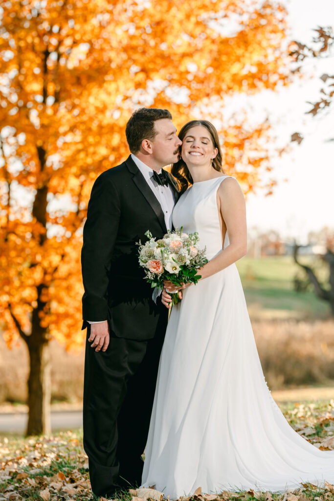St Louis Forest Park Grand Basin fall wedding photo