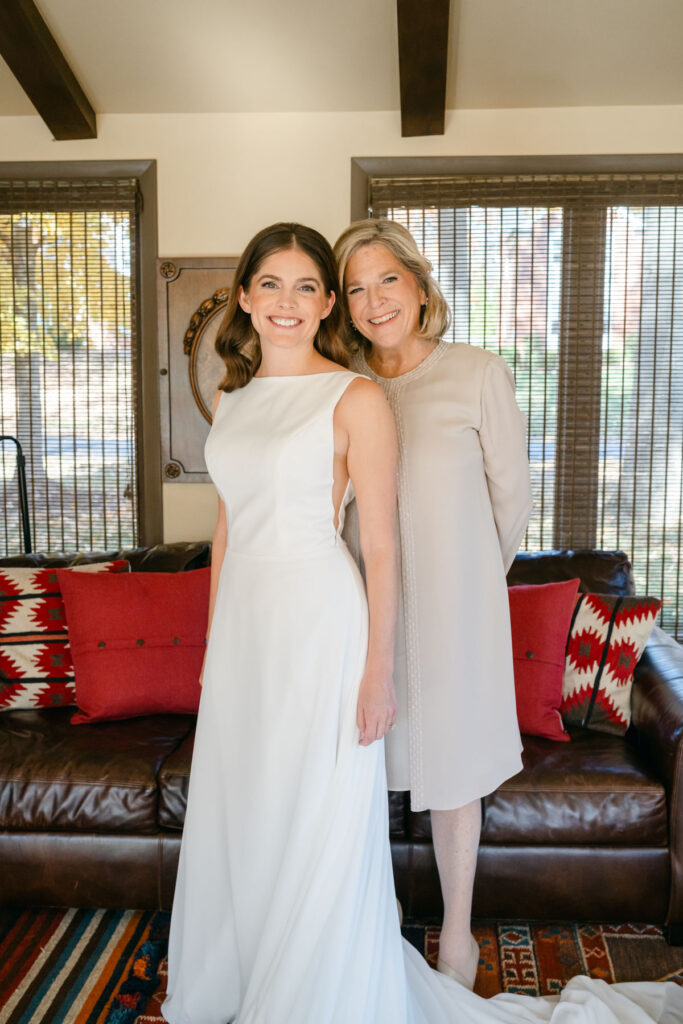 bride and her mother