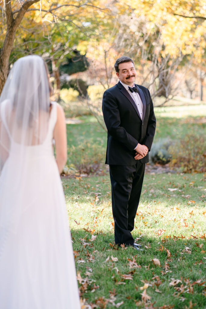 bride and groom first look pictures st louis wedding