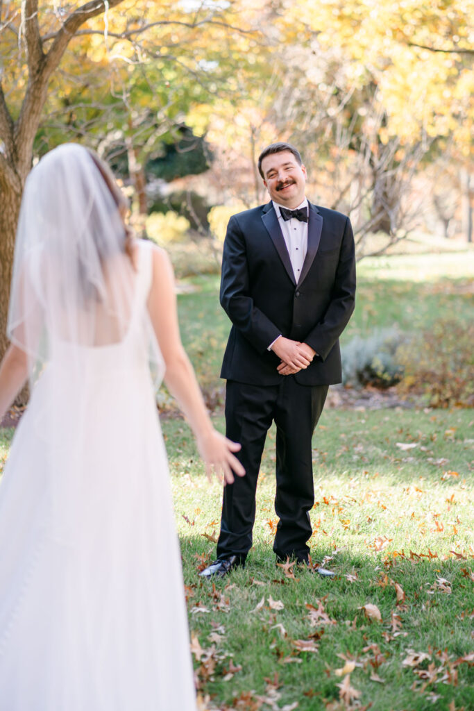 bride and groom first look pictures st louis wedding