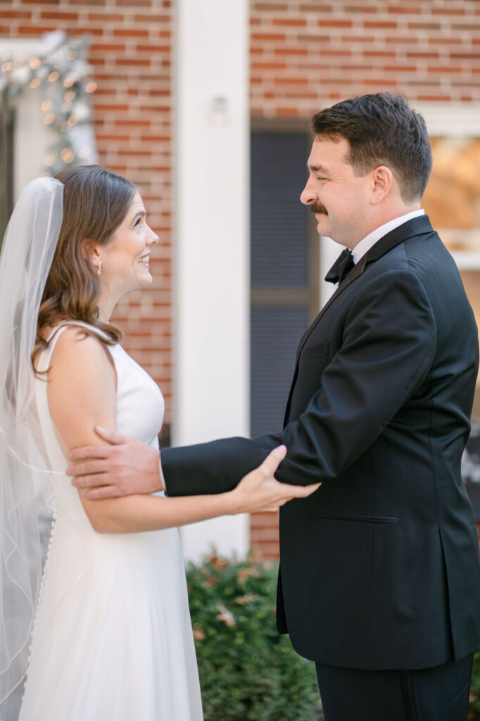 bride and groom first look pictures st louis wedding